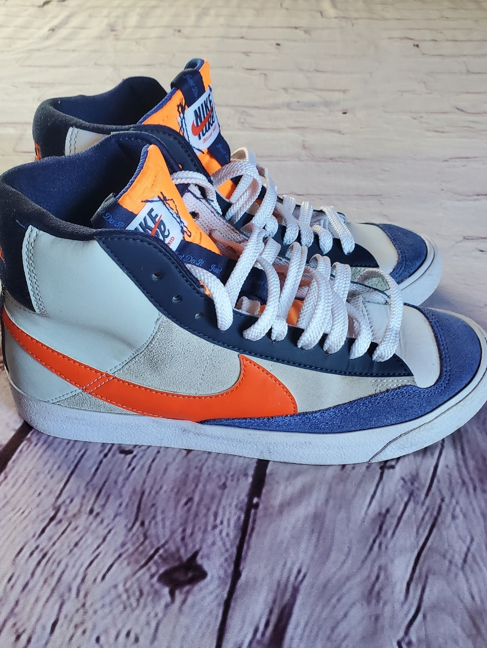 Nike Blazer Mid 77 SE Sneakers Size 5.5 Kids White Orange Blue FQ7413-100